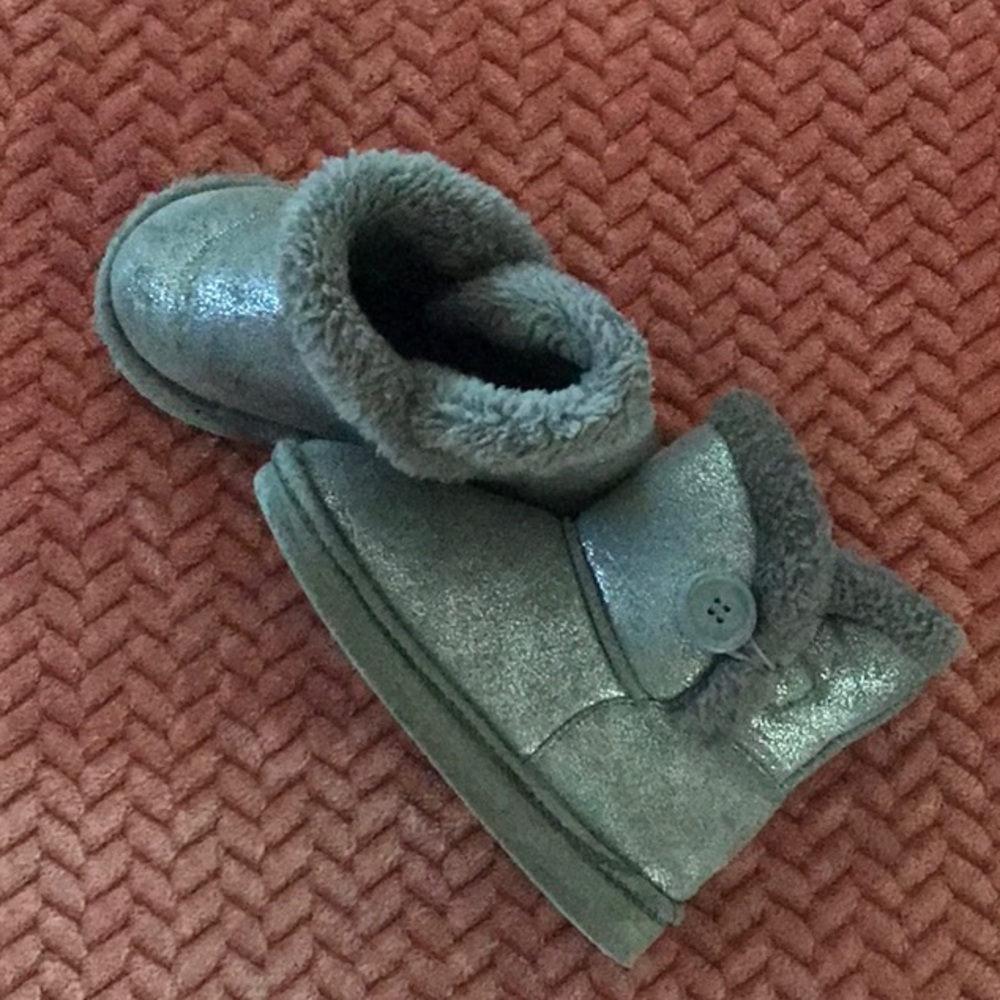 Silver fur boots